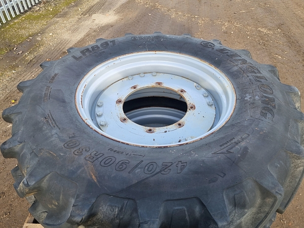 Chris Atkin & Son Ltd - CNH Rowcrop Wheels & Tyres
